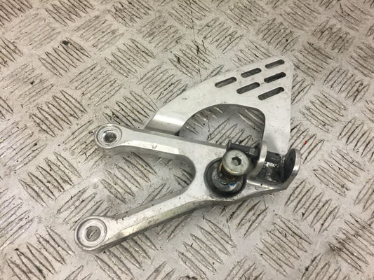 YAMAHA R6 5SL FRONT LEFT HANGER  YEAR 2004 (STOCK 666)