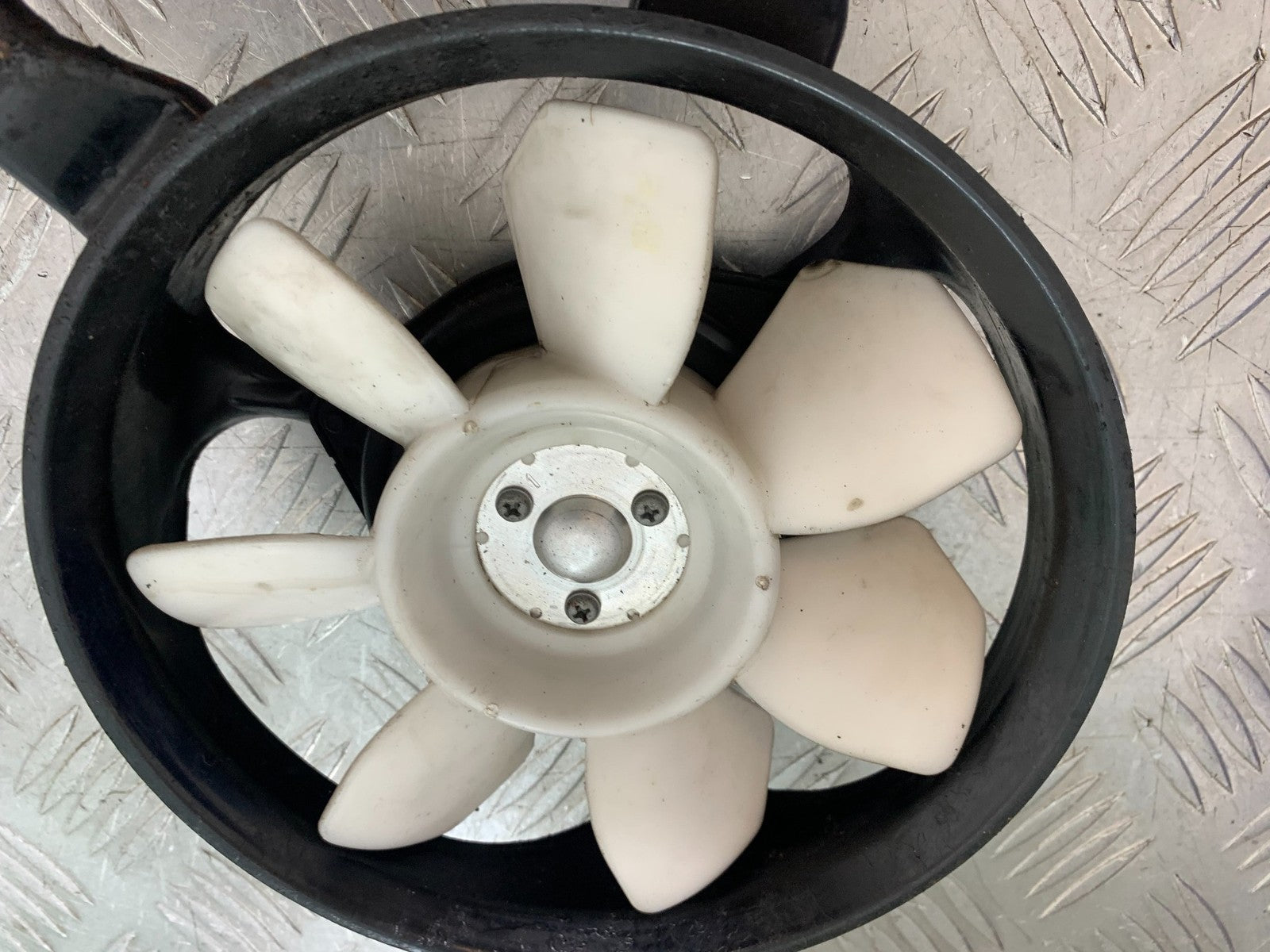 TRIUMPH 1050 SPRINT ST RADIATOR FAN  2003-2011 (CMB1285)