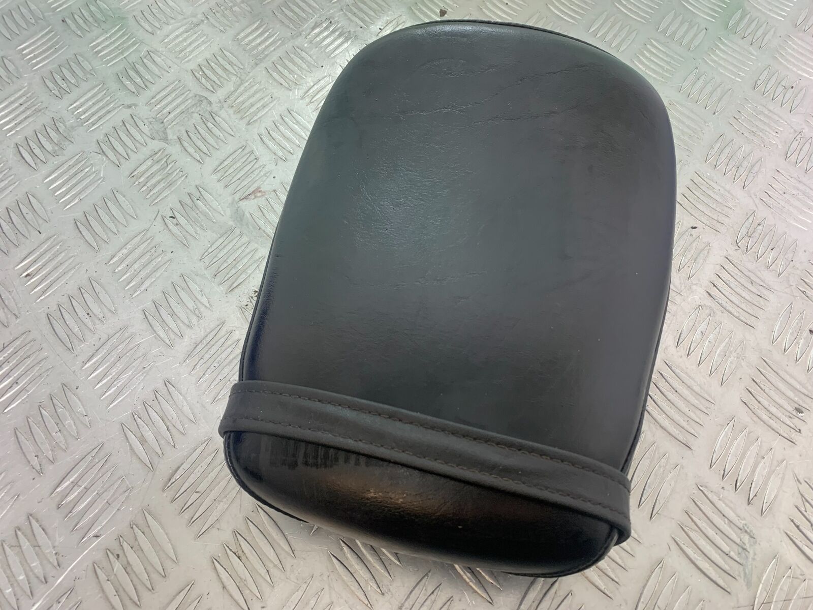 YAMAHA XVS 1100 DRAGSTAR REAR SEAT  YEAR 2000-2007 (CMB1108)