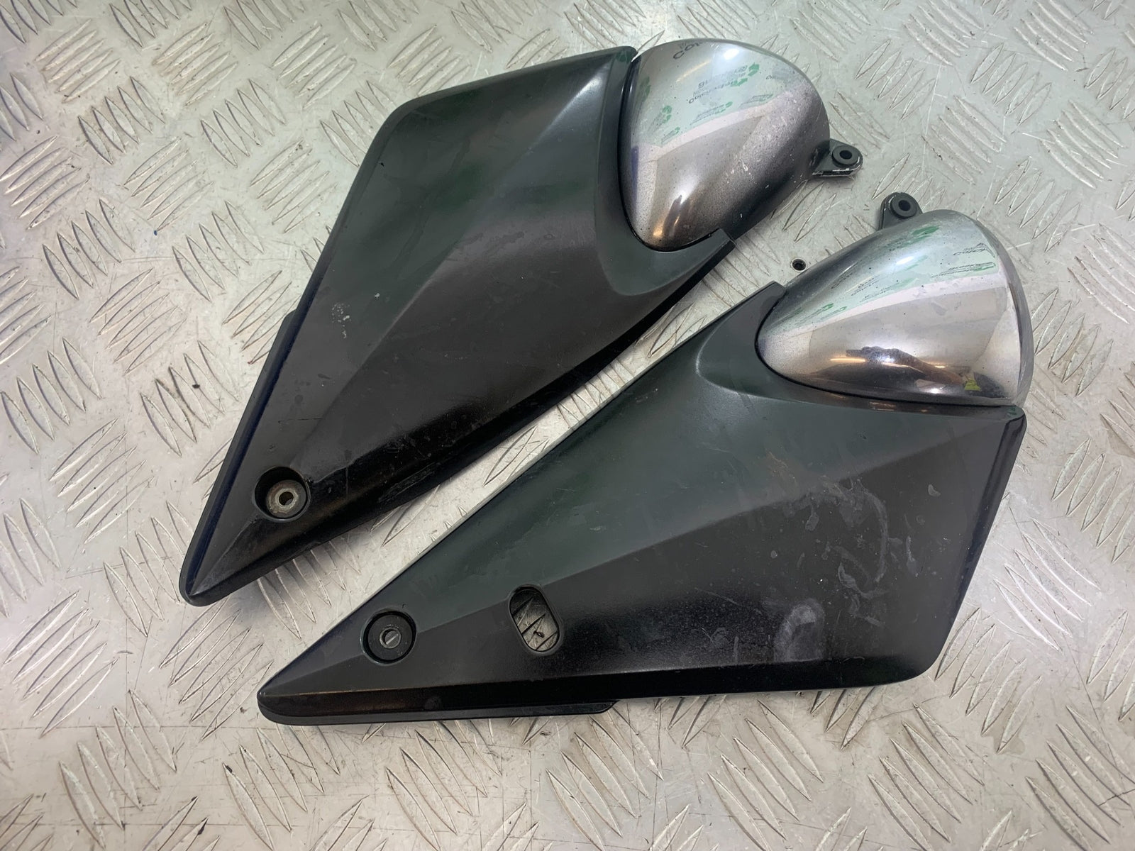 SUZUKI GSF600 GSF 600 BANDIT LEFT & RIGHT PANELS YEAR 2001-2003 (CMB1157)