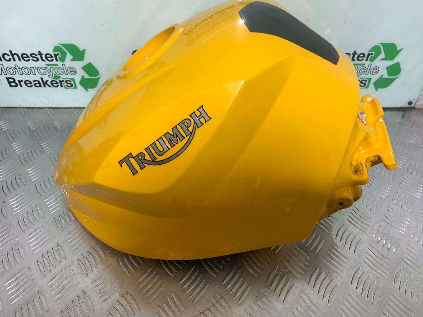 TRIUMPH 600 DAYTONA PETROL TANK  YEAR 2003-2006 (STOCK 999)