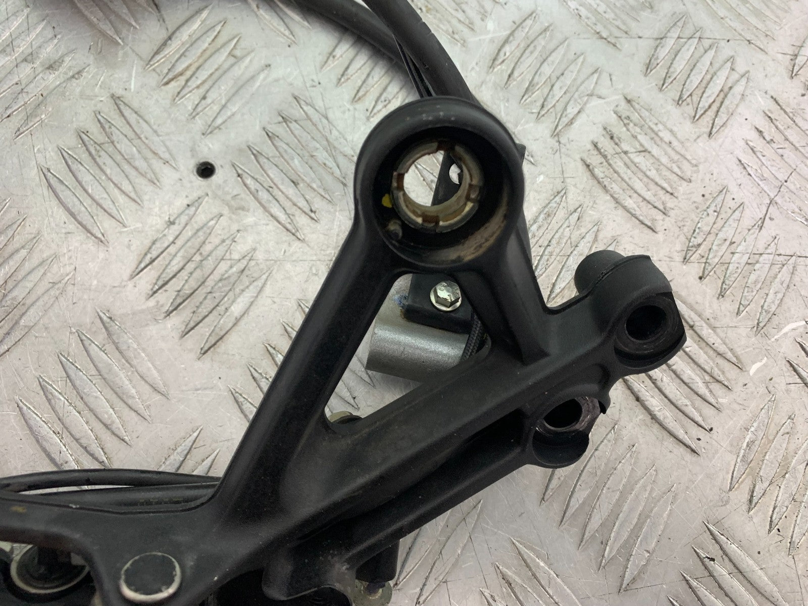 KTM 125 DUKE FRONT RIGHT HANGER   YEAR 2018-2023 (CMB1185)