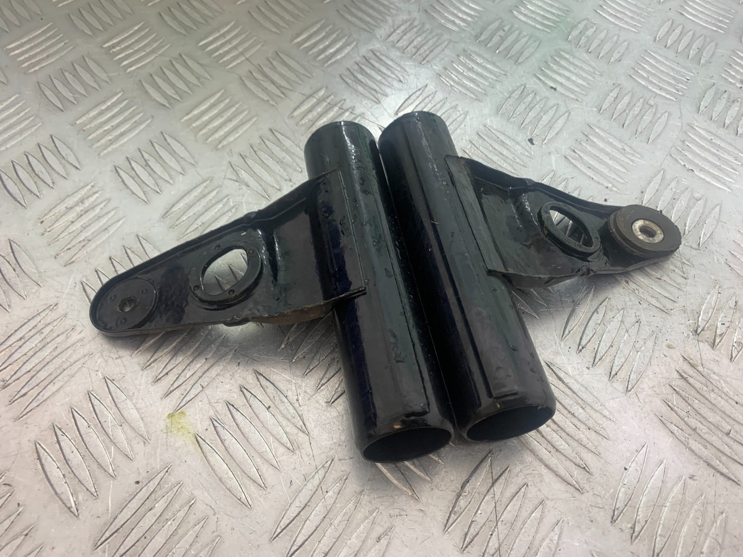 KAWASAKI GT550 GT 550 HEADLIGHT BRACKETS YEAR 1984-87 (CMB1141)
