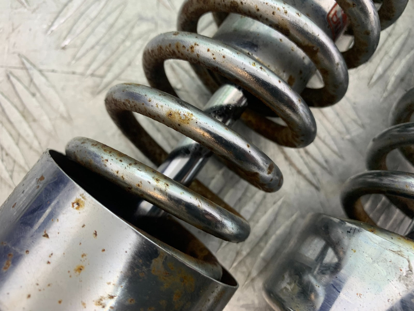 HONDA VT700 VT 700 SHADOW REAR SHOCKS   YEAR 1984-85 (CMB1328)