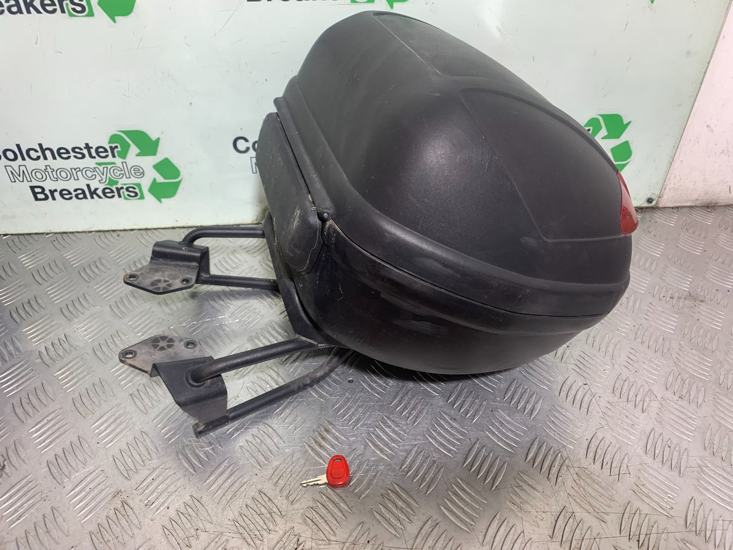 HONDA CBF125 CBF 125 GENUINE HONDA TOP BOX RACK KEY   YEAR 2009-14  (CMB1172)