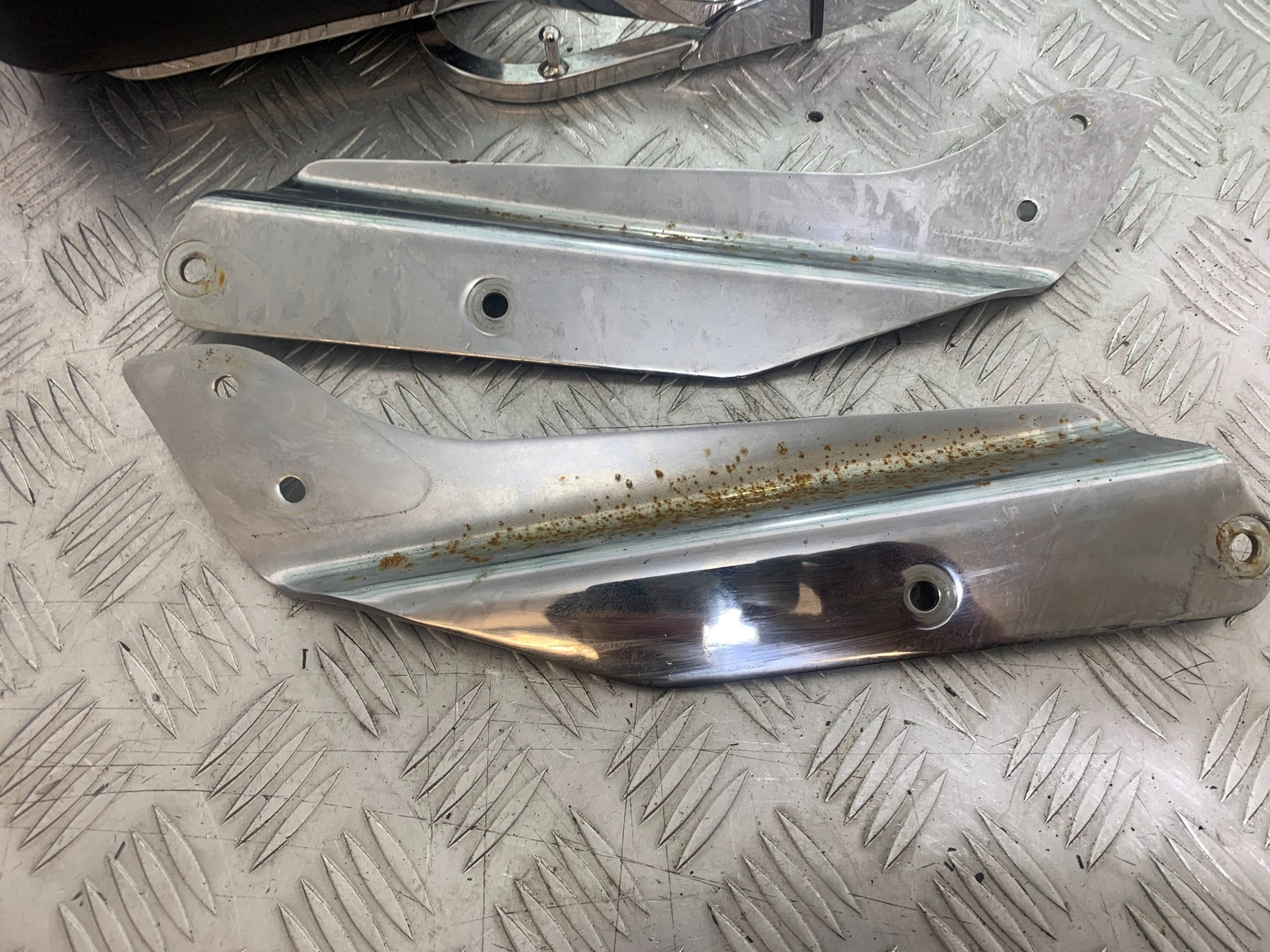 HONDA VTX1300 S-6 BACK REAR PAD RACK AND BRACKETS    YEAR 2004-09 (CMB1159)