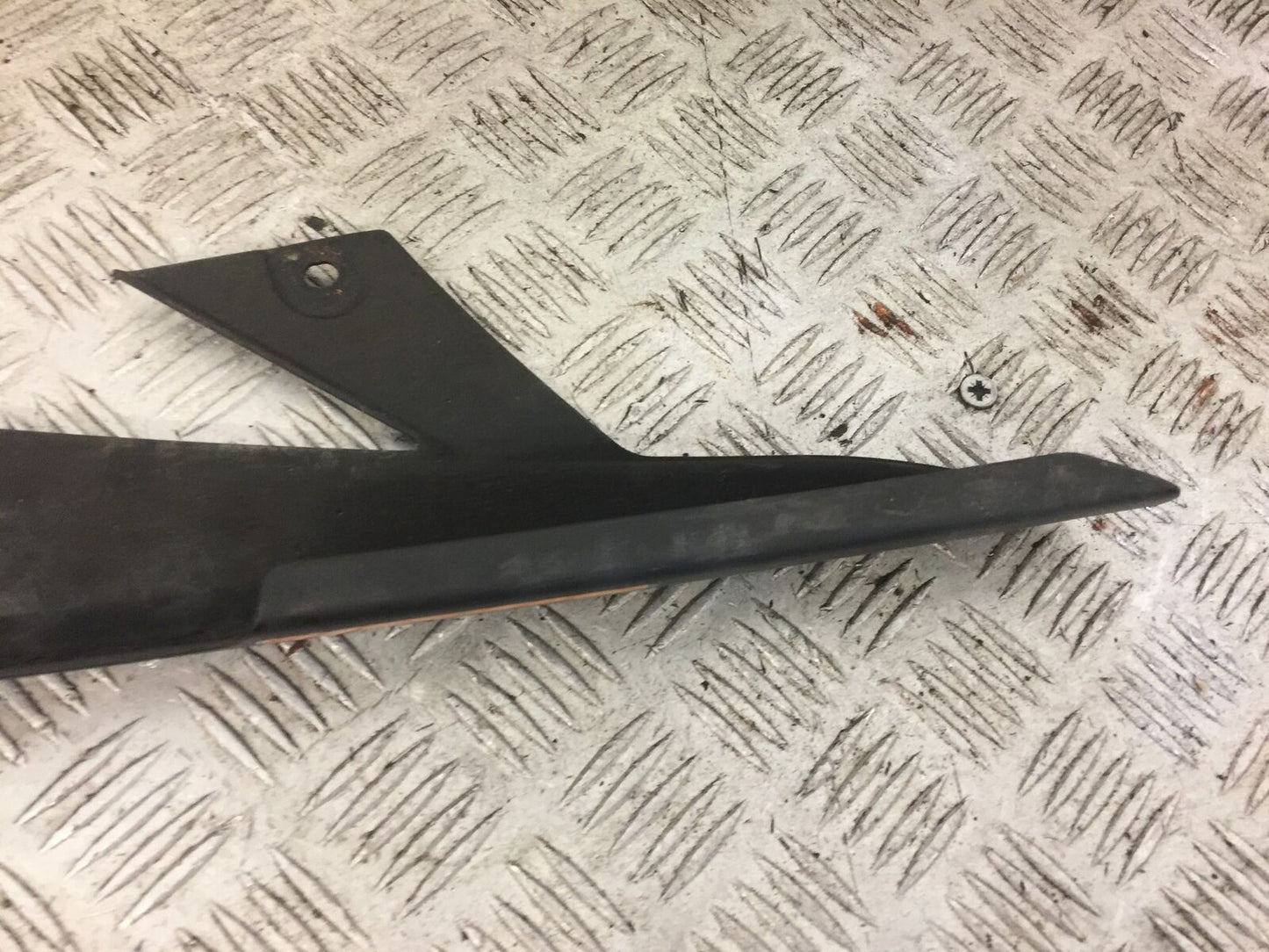 KAWASAKI Z1000 SX CHAIN GUARD YEAR 2017 (STOCK 668)