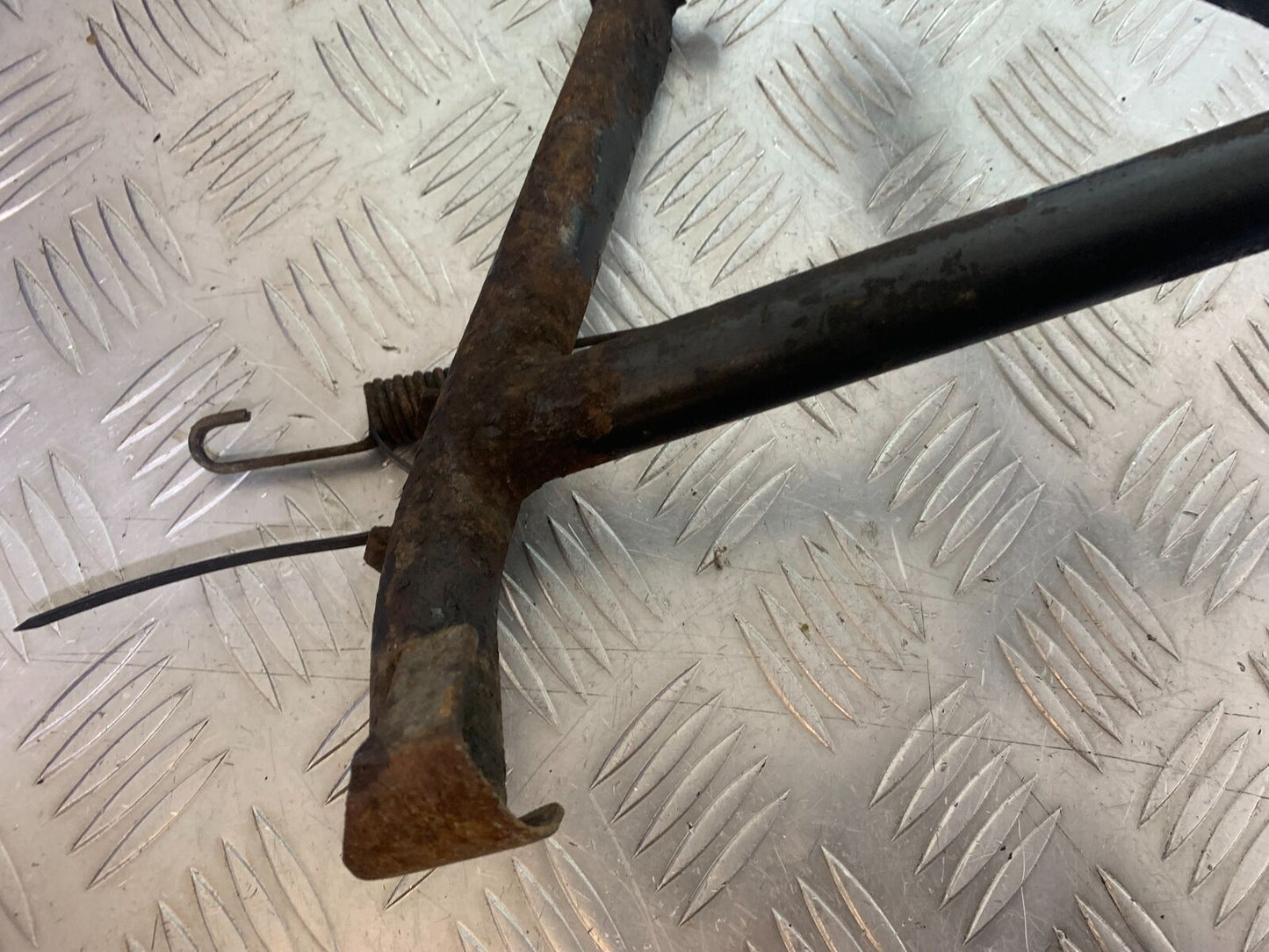KAWASAKI Z750 ZR750 ZR-7S CENTER STAND    YEAR 1999-05 (CMB1135)