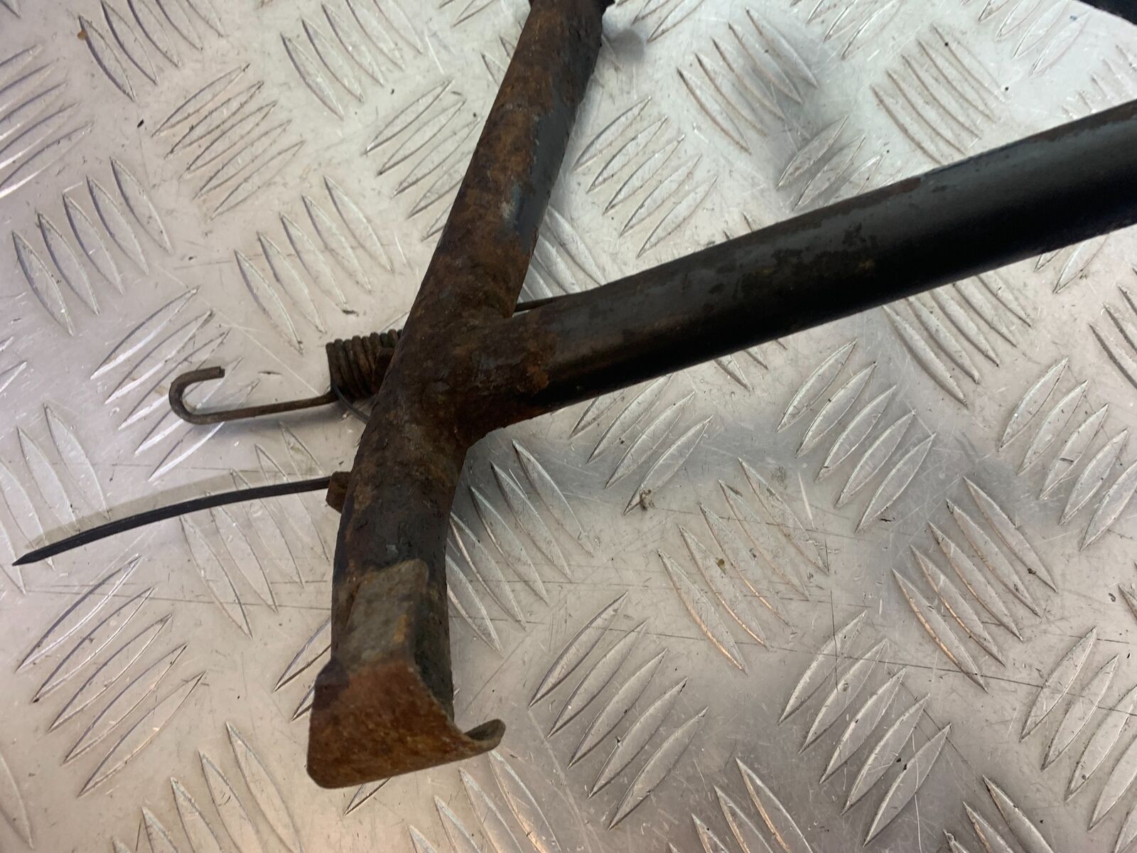 KAWASAKI Z750 ZR750 ZR-7S CENTER STAND    YEAR 1999-05 (CMB1135)