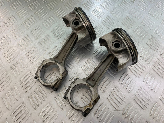 TRIUMPH THUNDERBIRD 1600 2 X CON RODS AND PISTONS   YEAR 2011 (CMB1107)