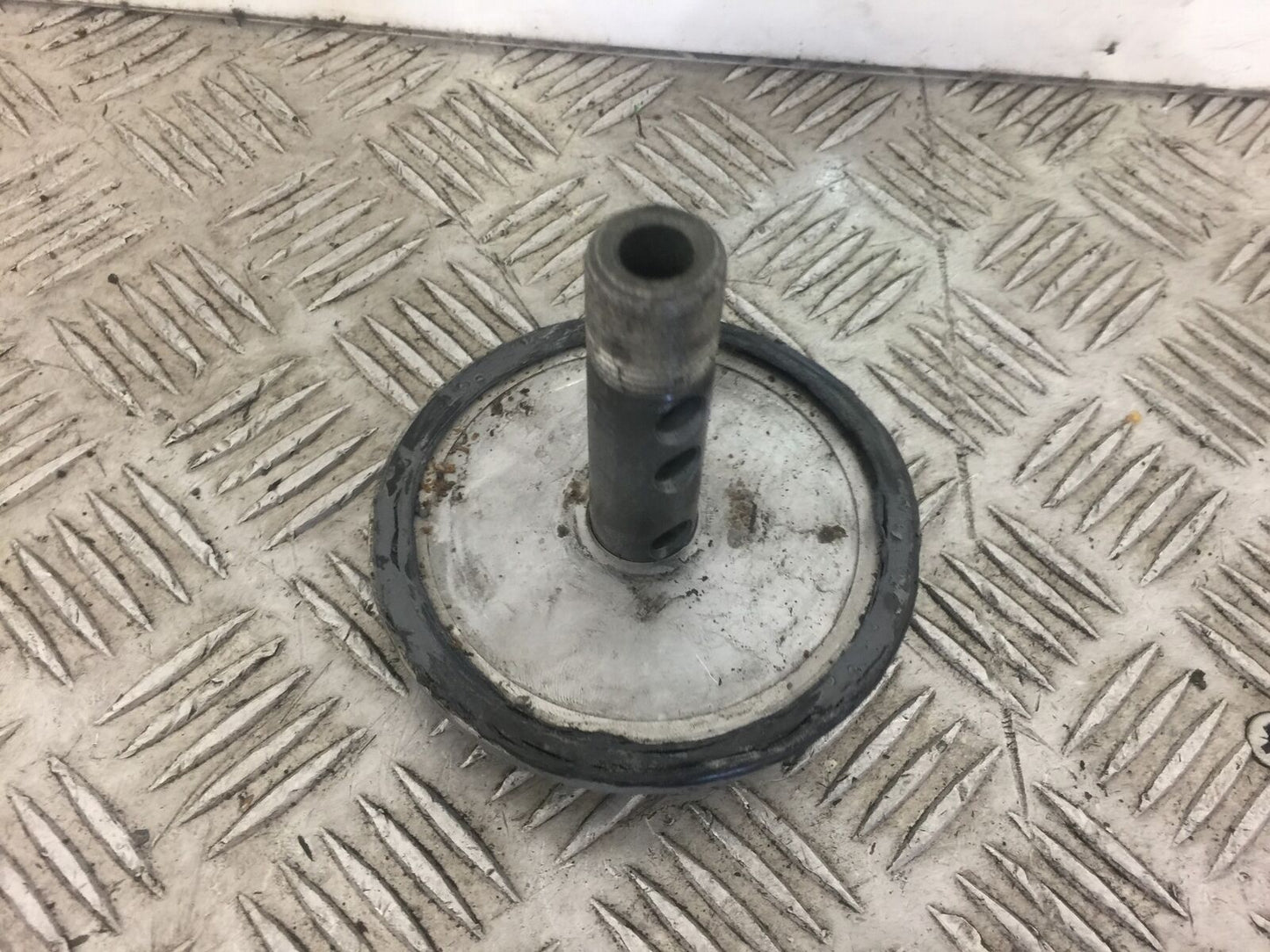 KAWASAKI ZXR750 ZXR 750 H2 OIL FILTER HOUSING   YEAR 1991