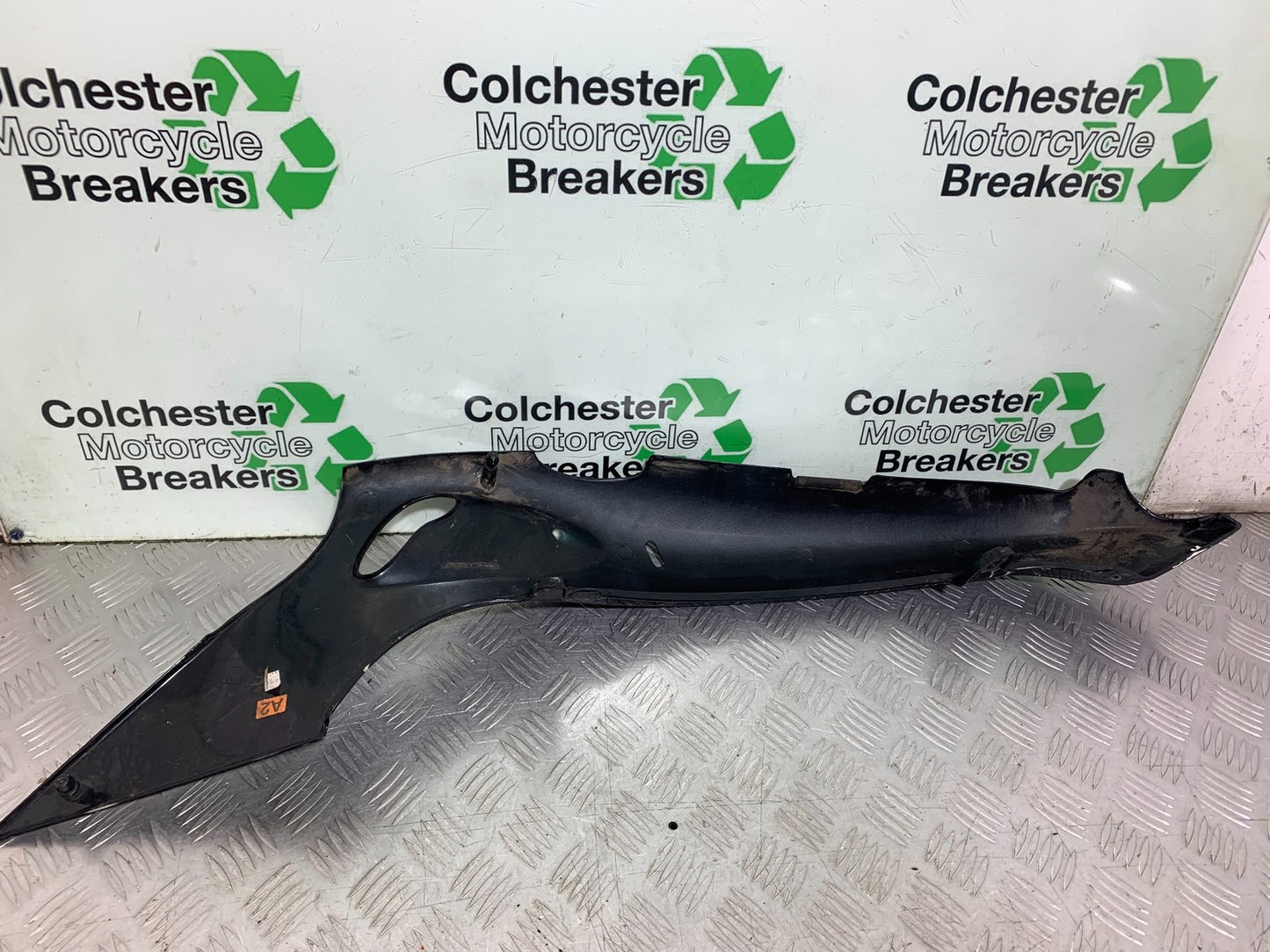 TRIUMPH 955i SPRINT ST LEFT SEAT PANEL YEAR 1999-04 (CMB1230)