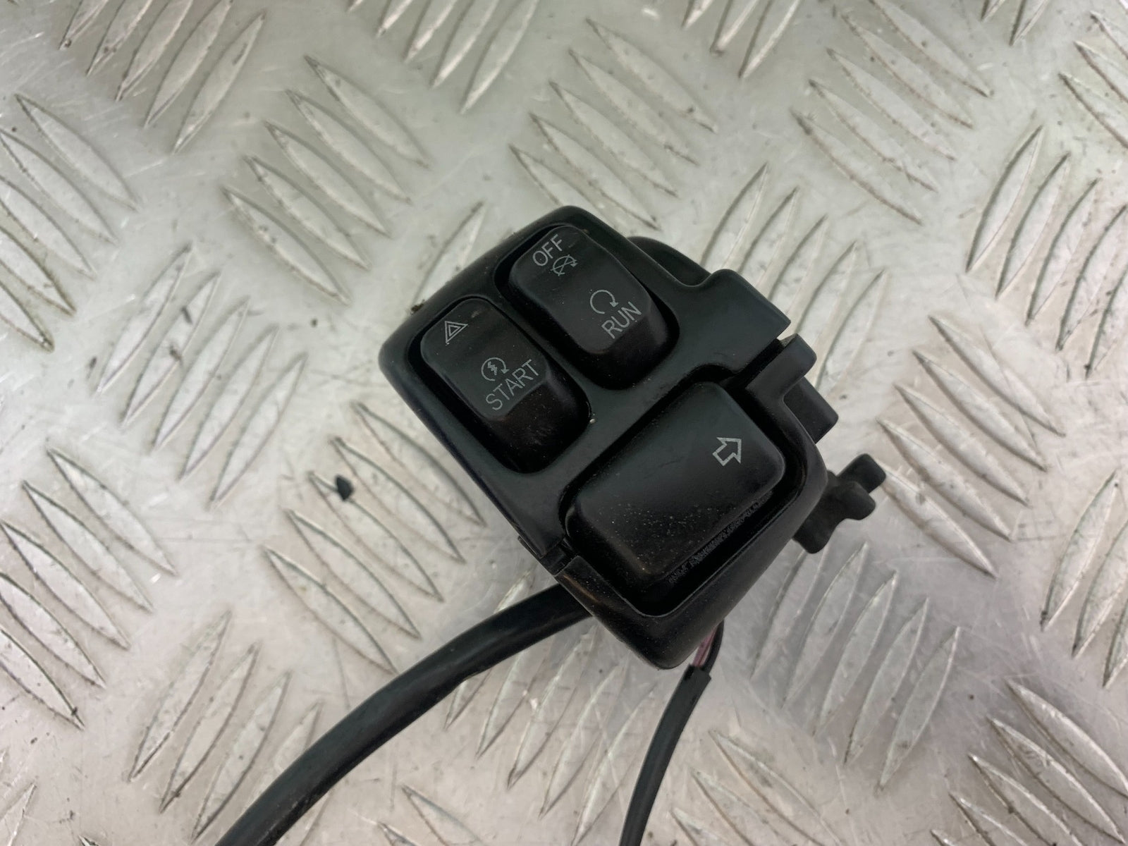 HARLEY DAVIDSON FXS BLACKLINE 1585 RIGHT SWITCH GEAR  YEAR 2012 (CMB1147)