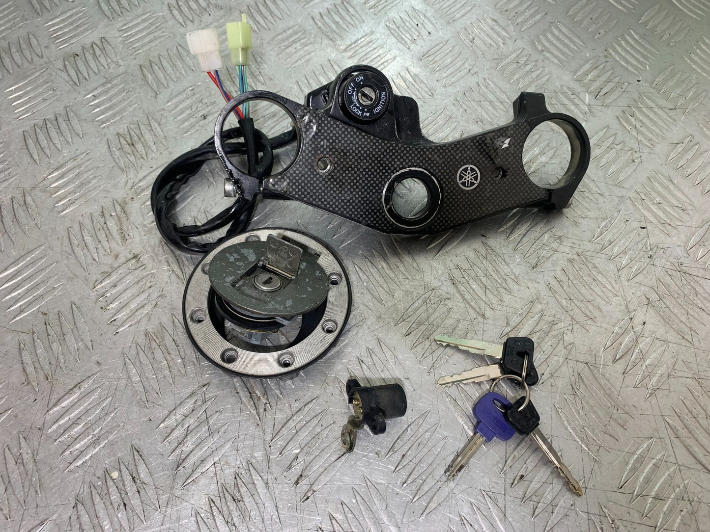 YAMAHA YZF R1 LOCKS AND KEYS  YEAR 1998-99 (CMB1291)