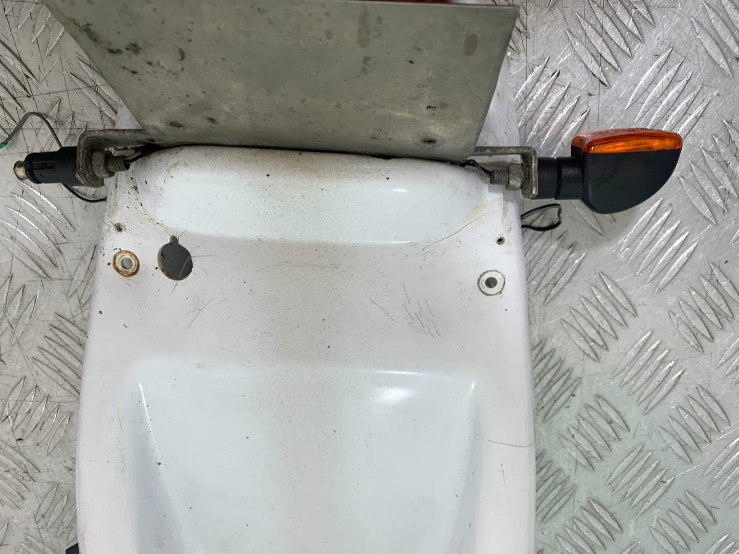 SUZUKI GSXR600 GSXR 600 K1 K2 K3 UNDERTRAY  1999-03 (CMB1284)