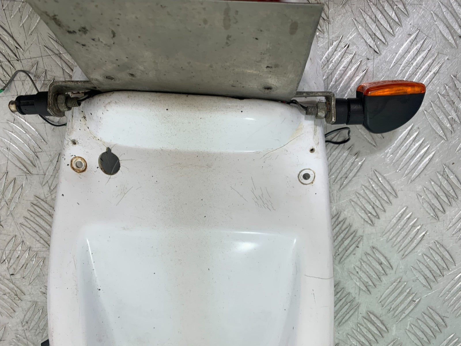 SUZUKI GSXR600 GSXR 600 K1 K2 K3 UNDERTRAY  1999-03 (CMB1284)