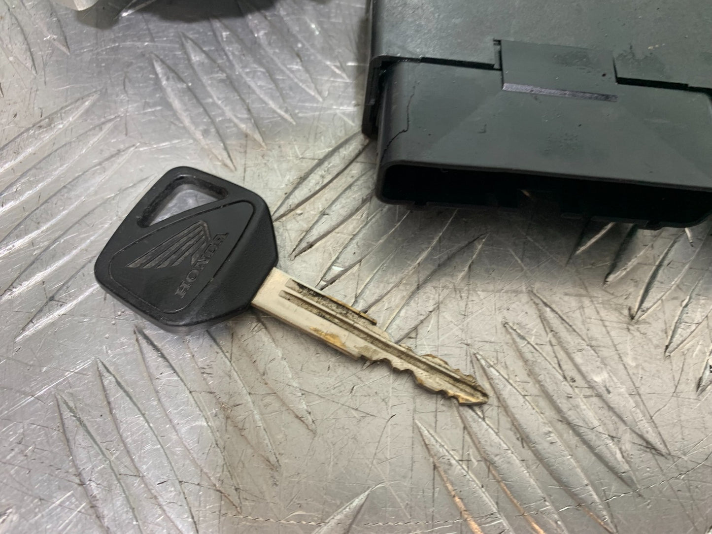 HONDA VFR800 VFR 800 V-TEC ECU LOCKS KEY  YEAR 2002 -09 (CMB1296)
