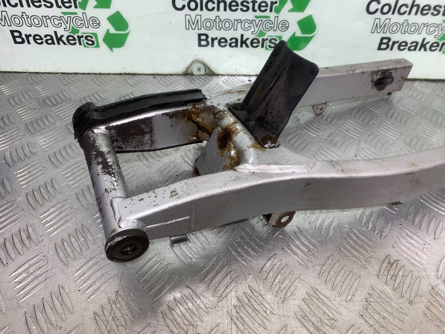 SUZUKI GS500 GS 500 SWINGARM  YEAR 2001-2008 (CMB1254)