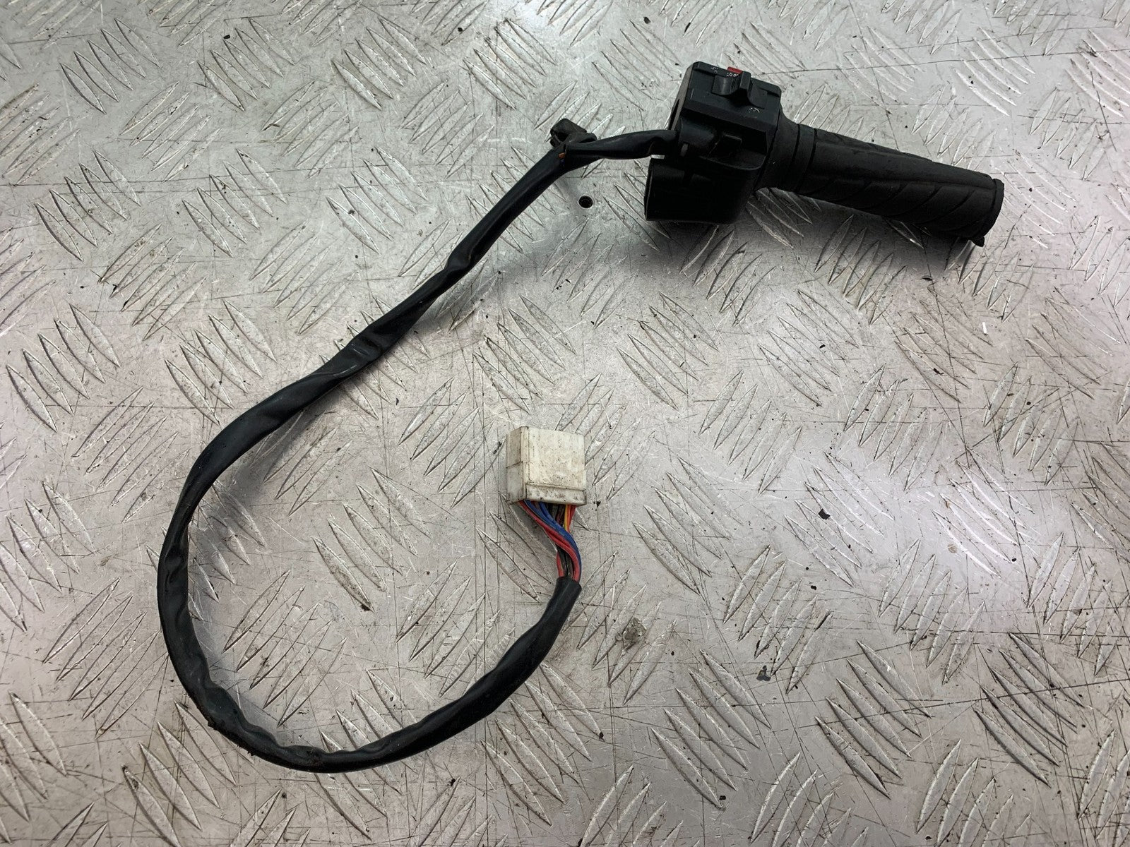 TRIUMPH TROPHY 900 RIGHT SWITCH GEAR YEAR 1991-95 (CMB1251)