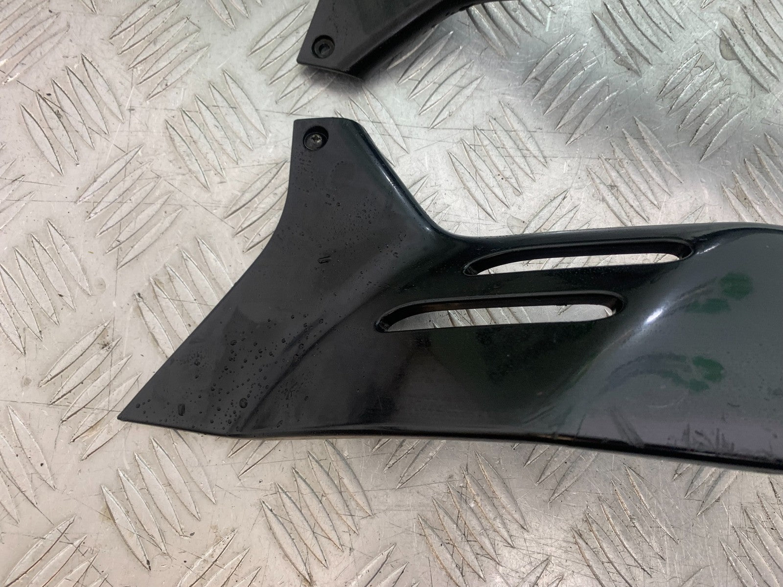 PIAGGIO VESPA GTS 125 LEFT & RIGHT LOWER INFILLS YEAR 2009-14  (CMB1261)