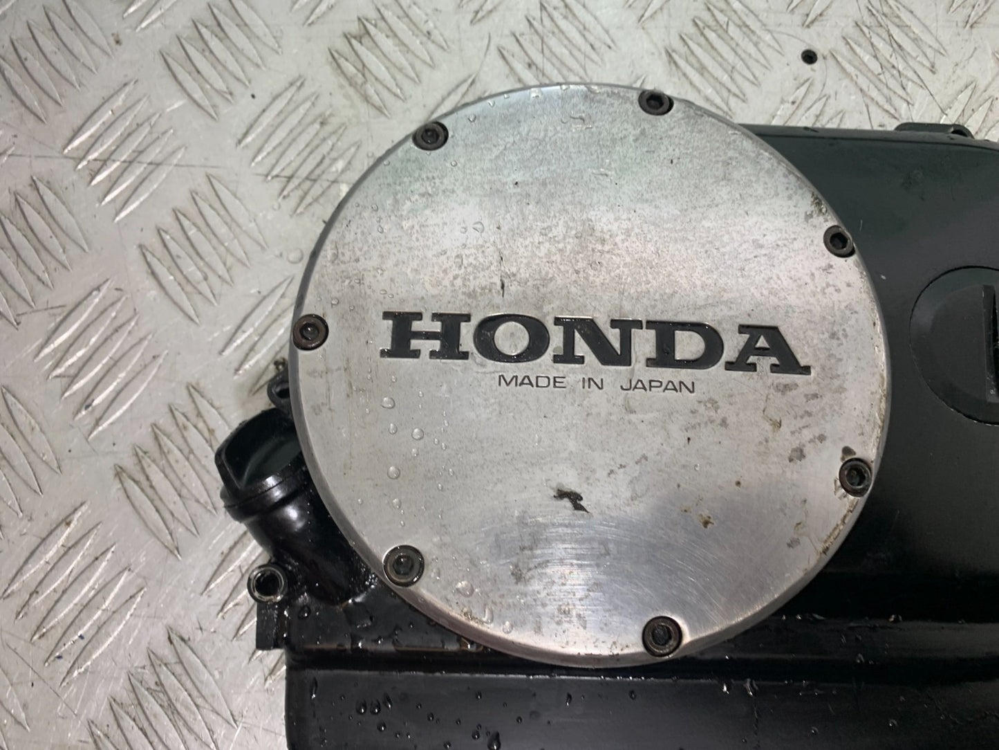 HONDA VT700 VT 700 SHADOW  CLUTCH COVER YEAR 1984-85 (CMB1328)