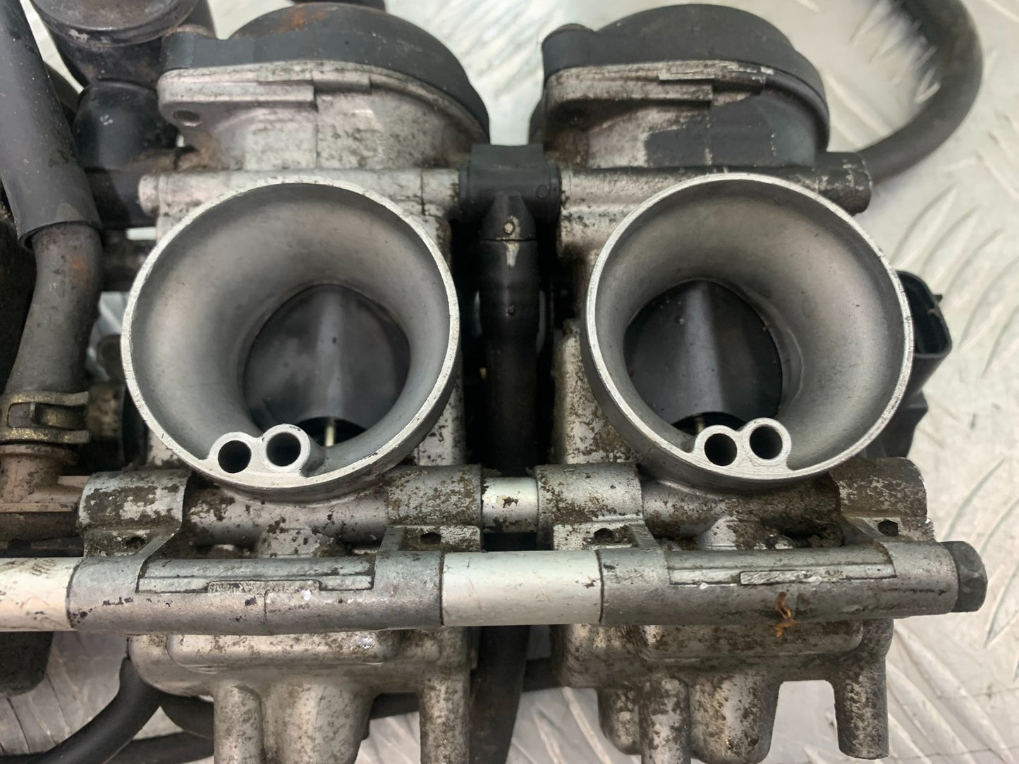 YAMAHA FZS600 FAZER 600 CARBS  YEAR 1998-2001 (CMB1267)
