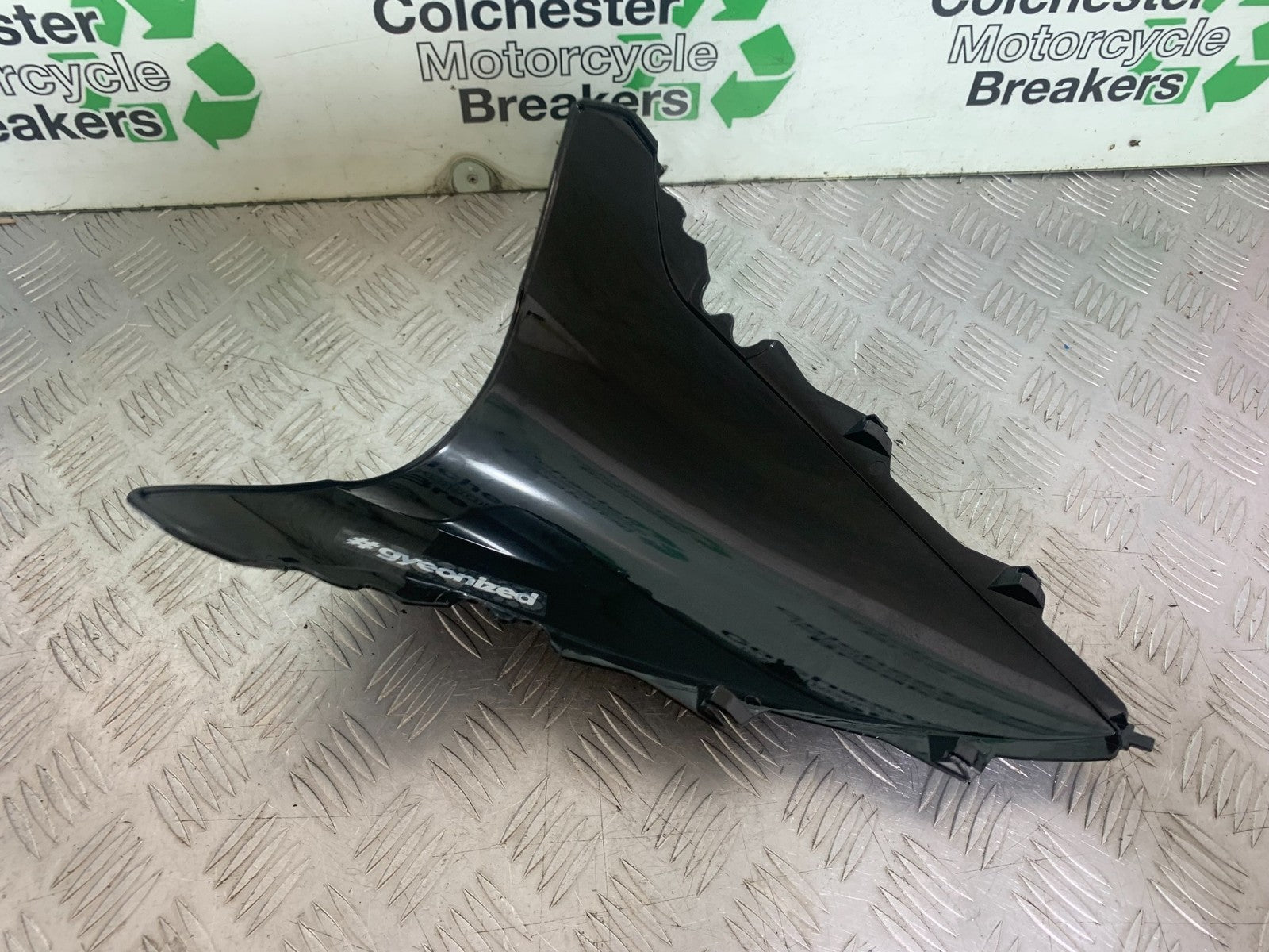 YAMAHA YZF R1 14 B BIG BANG SCREEN  2009-14 (CMB1175)