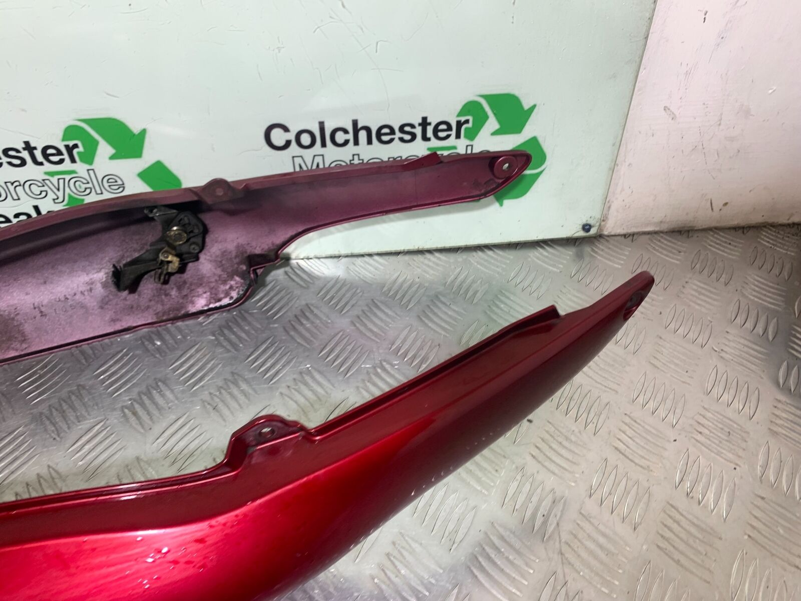 KAWASAKI Z750 ZR750 ZR-7S TAIL PIECE SEAT UNIT  YEAR 1999-05 (CMB1135)