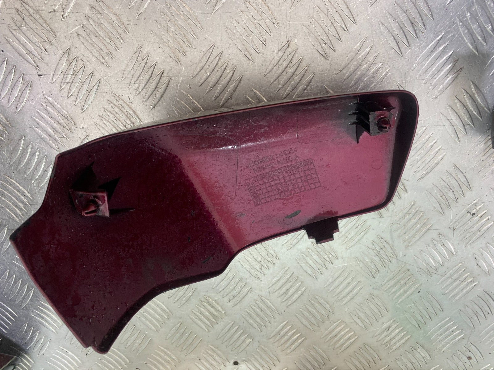 HONDA VT750 SHADOW RIGHT SIDE PANEL  YEAR 2003-2004 (CMB1265)