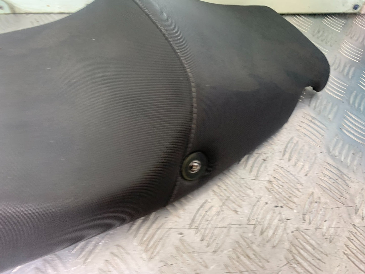 TRIUMPH 1050 SPRINT ST SEAT  2004-2007 (CMB1197)