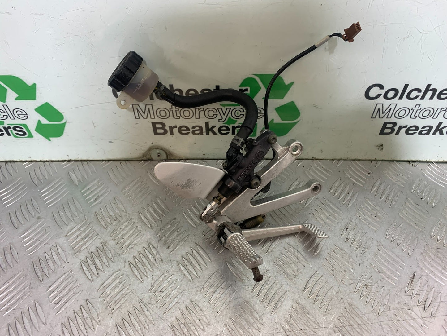 YAMAHA YZF R1 4XV FRONT RIGHT HANGER YEAR 1998-99 (CMB1291)