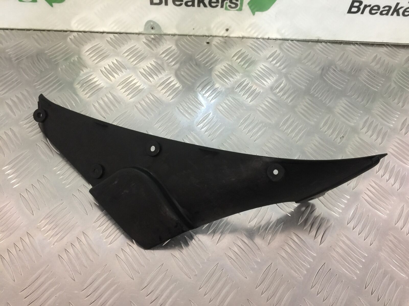 YAMAHA YZF R1 5PW LEFT INNER INFILL PANEL  YEAR 2002-2003 (STOCK 929)