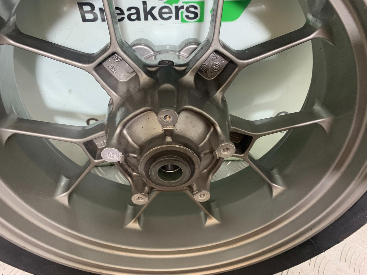 APRILIA SL750 SL 750 SHIVER REAR WHEEL  YEAR 2008-2016 (CMB1242)