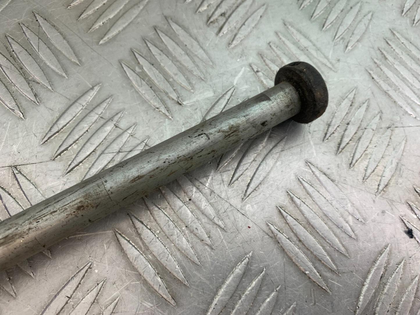 KAWASAKI GT550 GT 550 REAR WHEEL SPINDLE   YEAR 1989-1994