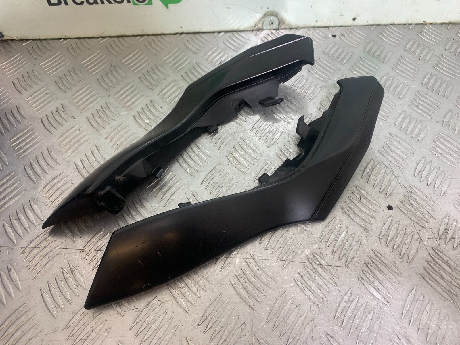 KAWASAKI ER6 N LEFT AND RIGHT INFILLS   YEAR 2012-2017 (CMB1324)
