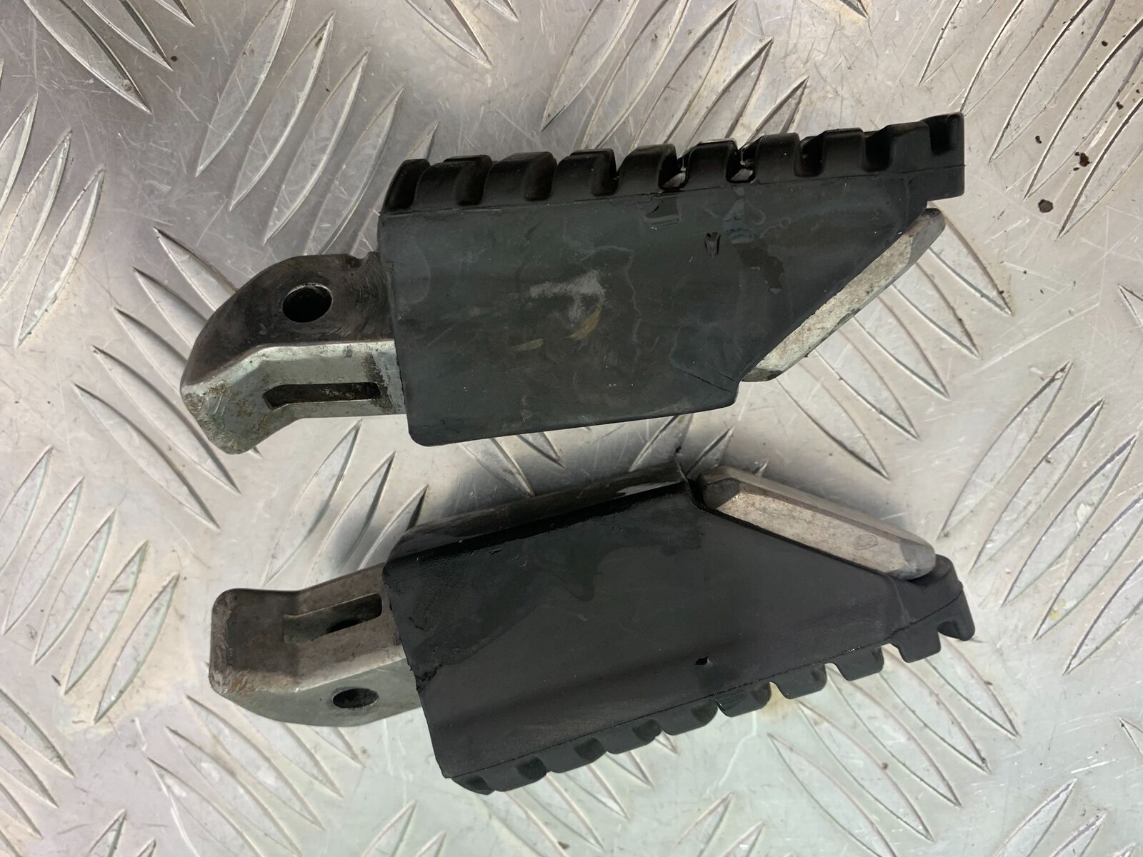 TRIUMPH TIGER 800 XC REAR FOOTPEGS YEAR 2011-2014 (CMB1022)