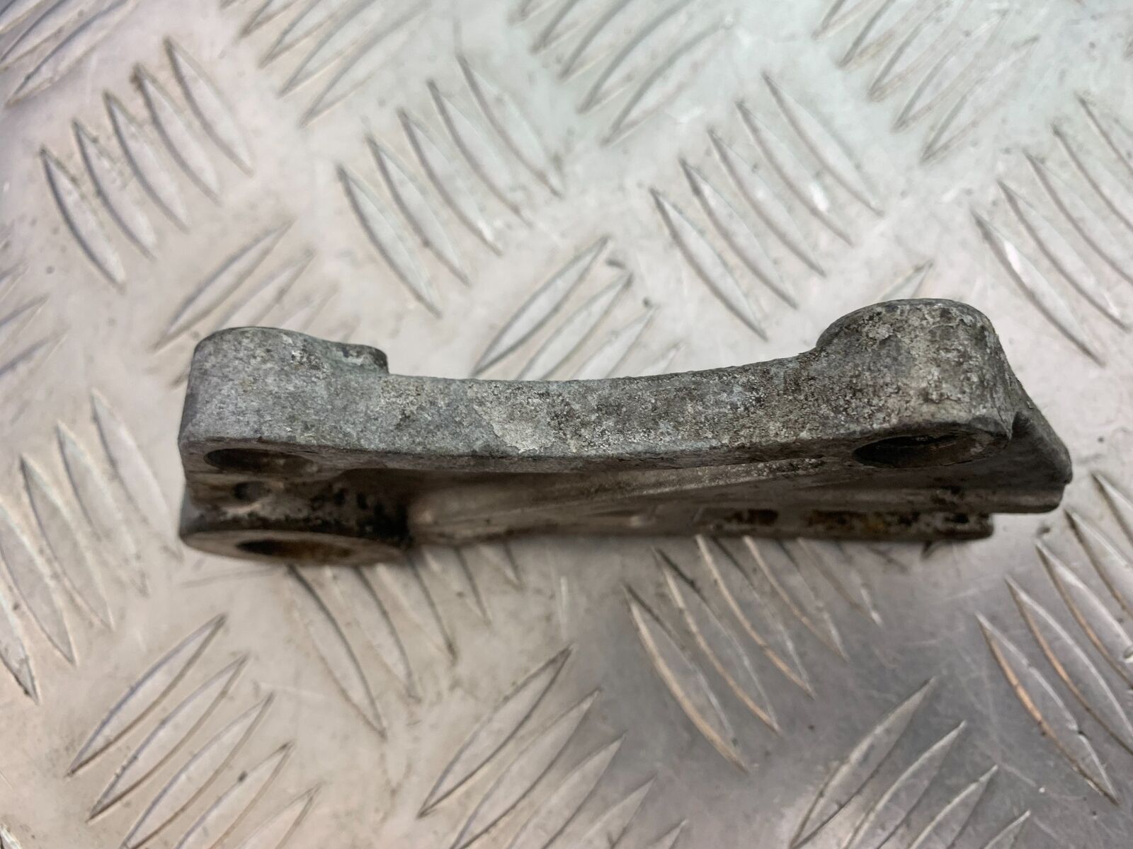 KAWASAKI Z750 Z 750 REAR CALIPER BRACKET YEAR 2004-2006  (CMB1104)