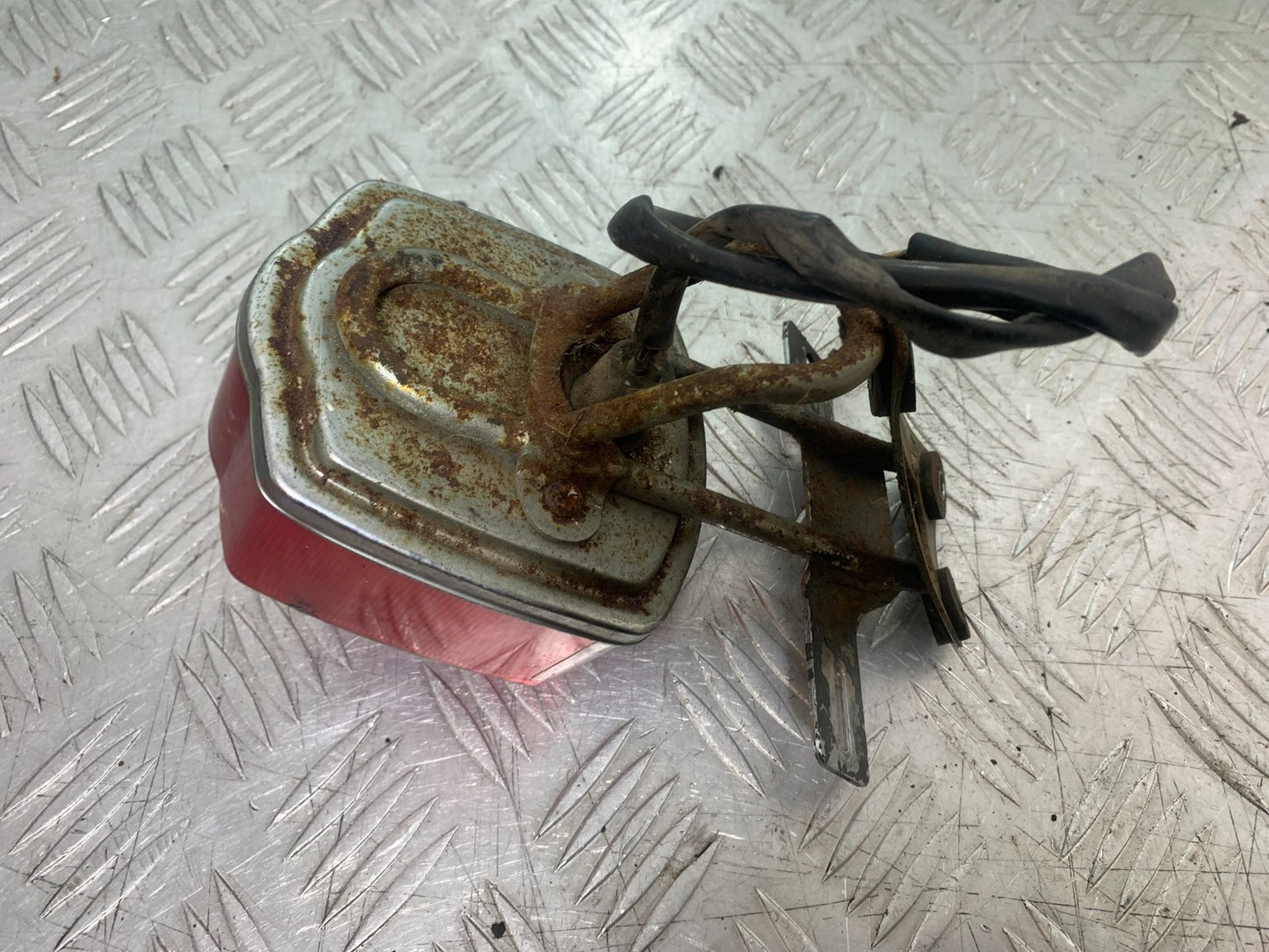 SUZUKI GP100 GP 100 REAR LIGHT    YEAR 1978-1988 (CMB1259)