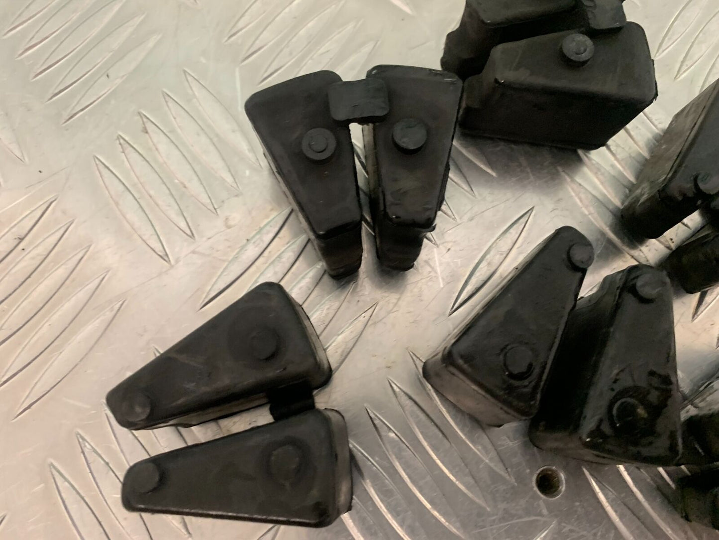 YAMAHA FZS600 FAZER 600 CUSH DRIVE RUBBERS  YEAR 1998-2001 (STOCK 964)