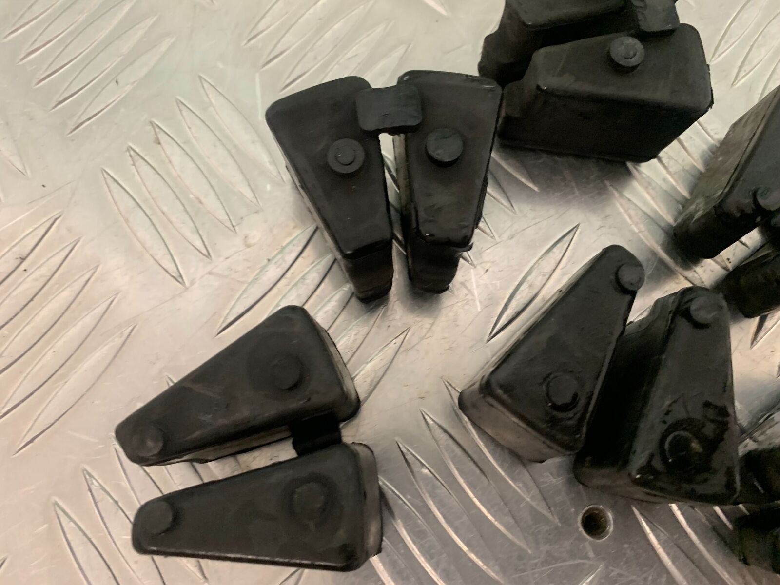 YAMAHA FZS600 FAZER 600 CUSH DRIVE RUBBERS  YEAR 1998-2001 (STOCK 964)