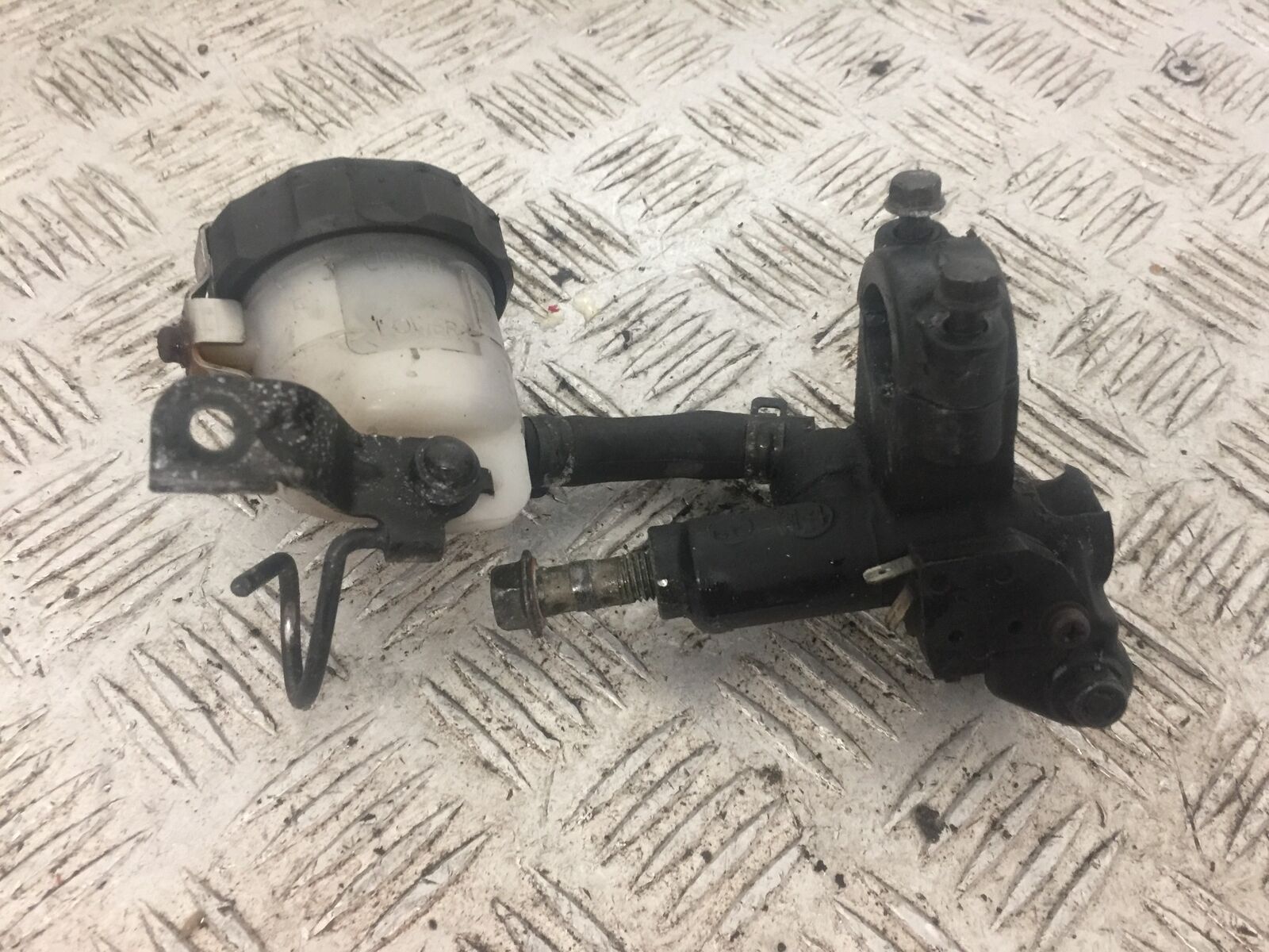 YAMAHA YZF1000 YZF 1000 THUNDERACE BRAKE MASTER CYLINDER  YEAR 1996 (STOCK  777)