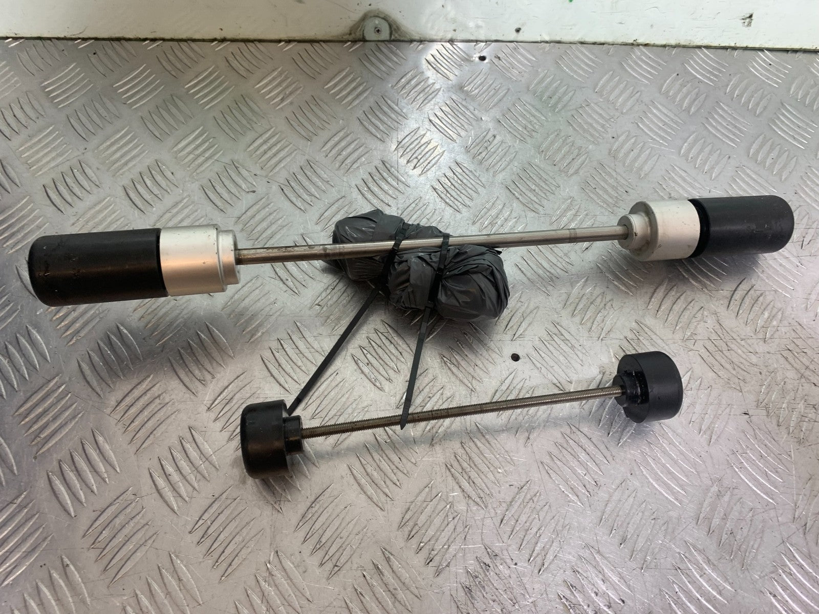 SUZUKI SV1000 SV 1000 S CRASH PROTECTORS AND BOBBINS  YEAR 2003-2007 (CMB1293)