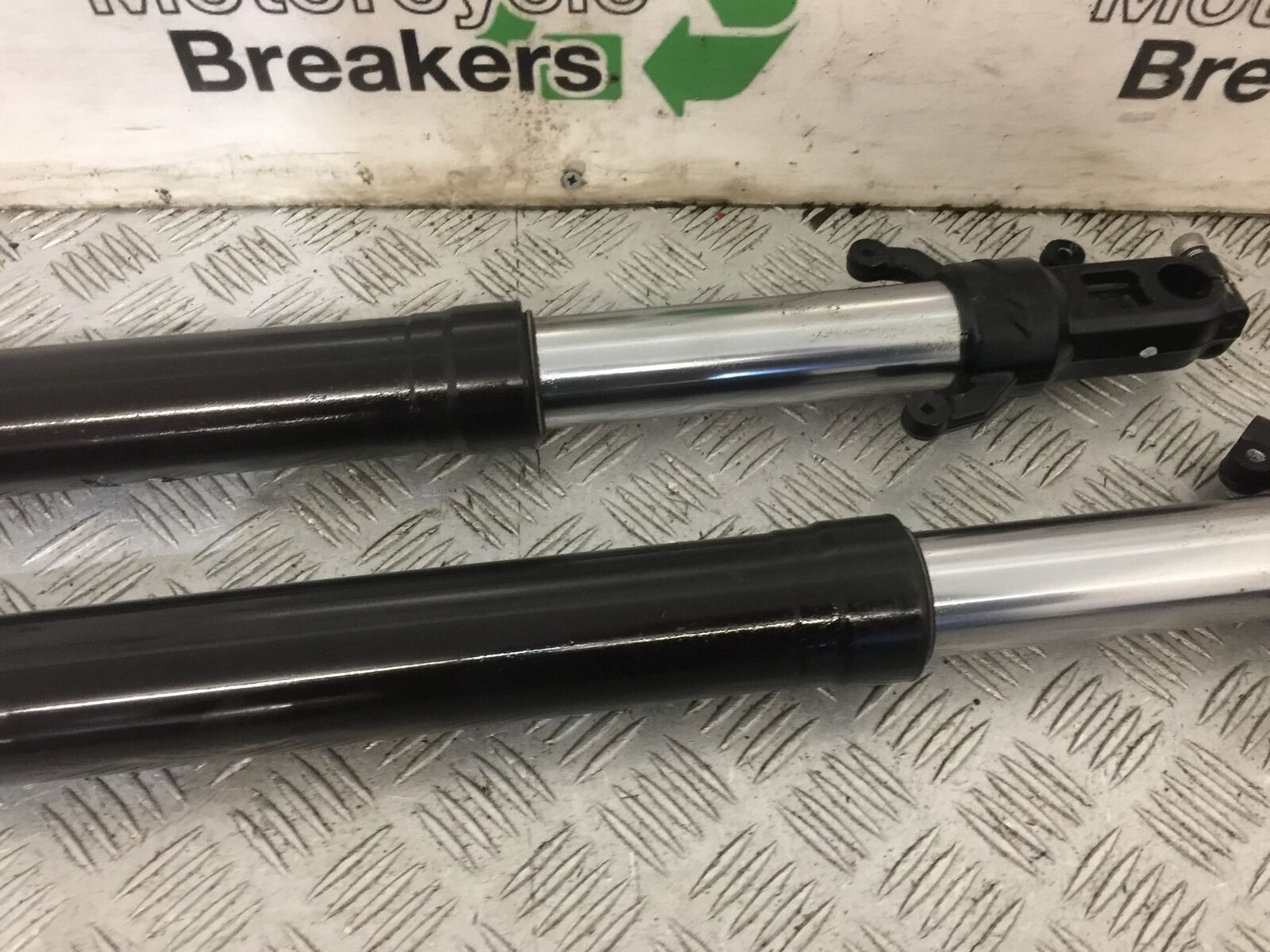 KTM DUKE 125 FORKS  YEAR 2012-2016 (STOCK 828)