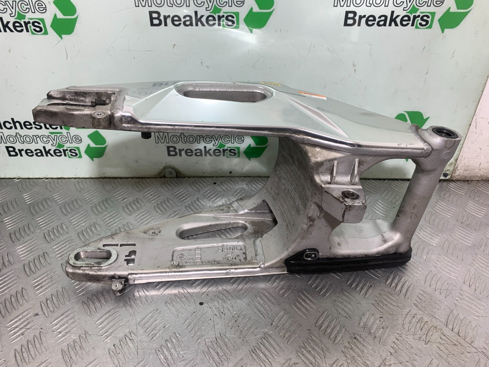 APRILIA TUONO 1000 V4R SWINGARM  YEAR 2011-13  (CMB1331)