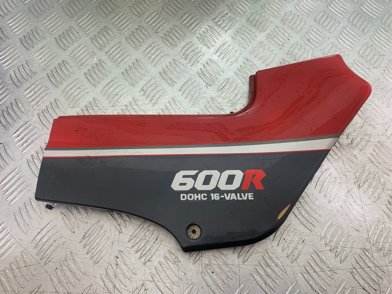 KAWASAKI GPZ600 GPZ 600 RIGHT SEAT PANEL YEAR 1988-90  (CMB1258)
