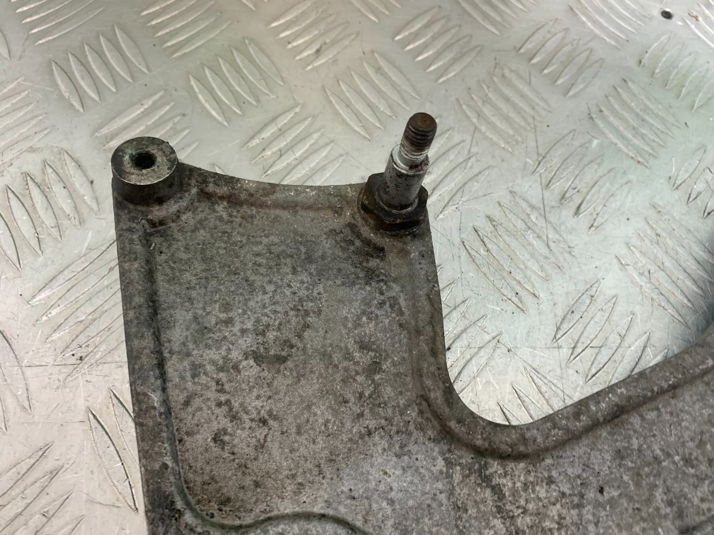 PIAGGIO VESPA GT125 L EXHAUST BRACKET  YEAR 2003 (CMB1300)