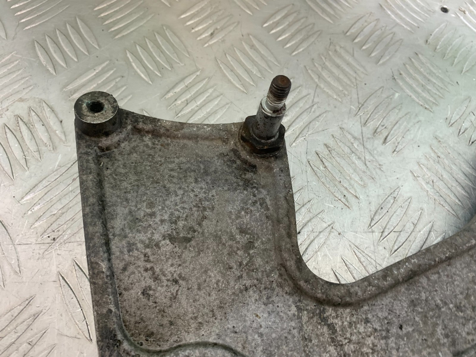 PIAGGIO VESPA GT125 L EXHAUST BRACKET  YEAR 2003 (CMB1300)