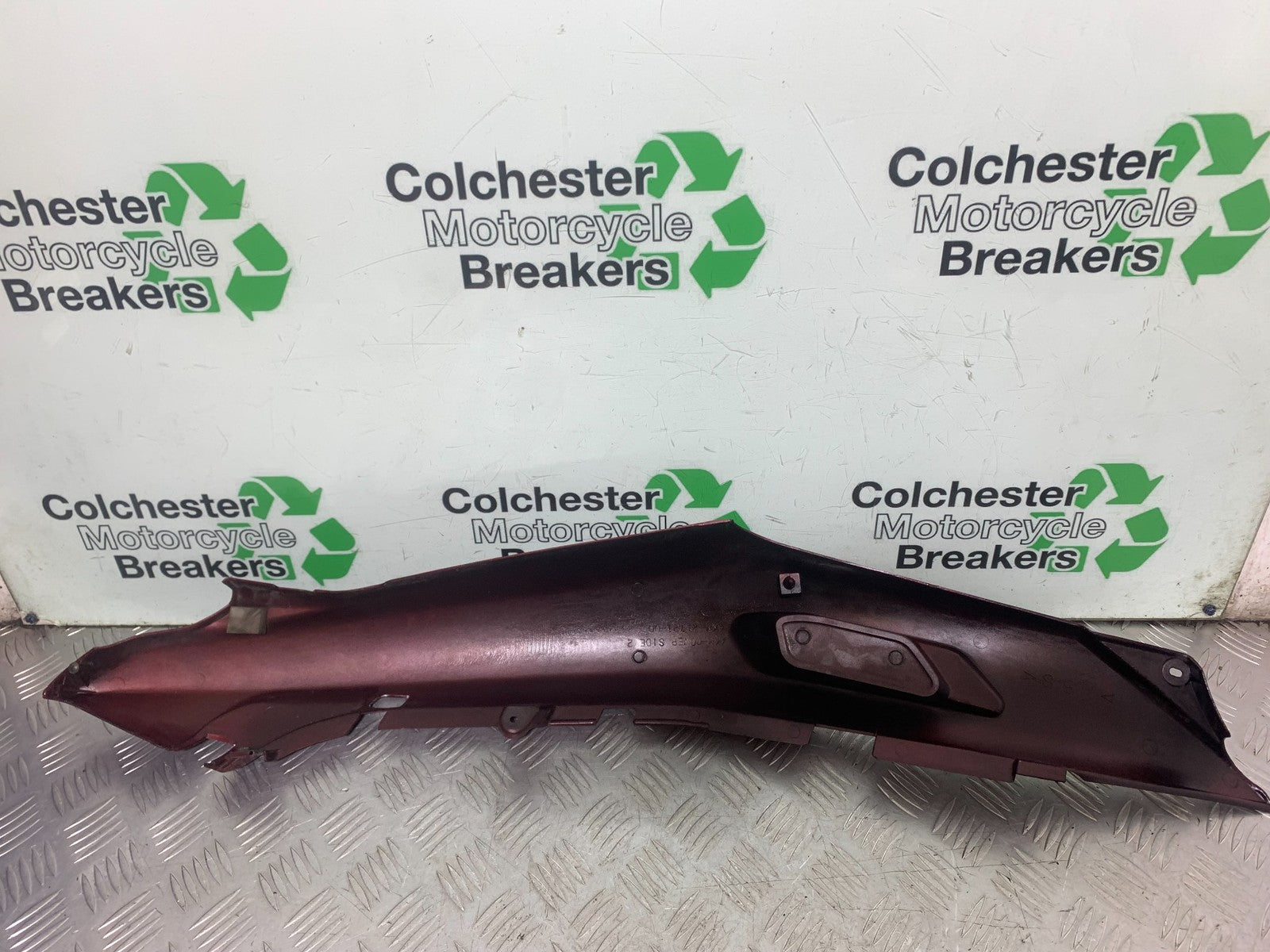 YAMAHA XJ900 XJ 900 DIVERSION RIGHT SEAT PANEL  YEAR 1994-2002(CMB1292)