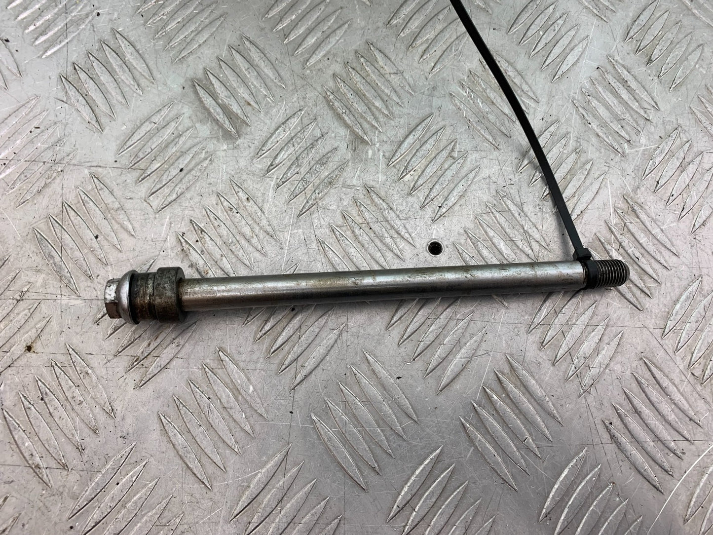 YAMAHA XV1100 XV 1100 VIRAGO FRONT WHEEL SPINDLE  1990-1999 (CMB1190)