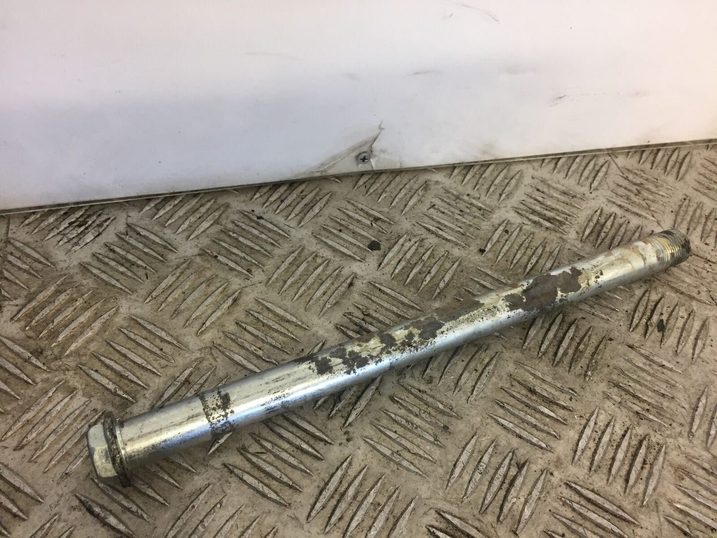 KAWASAKI 650 VERSYS SWINGARM SPINDLE  YEAR 2015 - 2018
